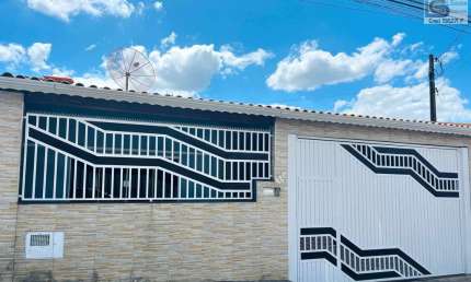 Casa para Venda em Pinhalzinho, Centro, 3 dormitórios, 2 suítes, 3 banheiros, 4 vagas