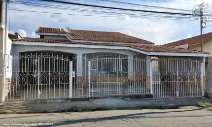 Casa para Venda em Pinhalzinho, Centro, 3 dormitórios, 2 banheiros, 3 vagas