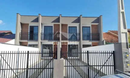 Sobrado Geminado no Bairro Adhemar Garcia com 02 Quartos