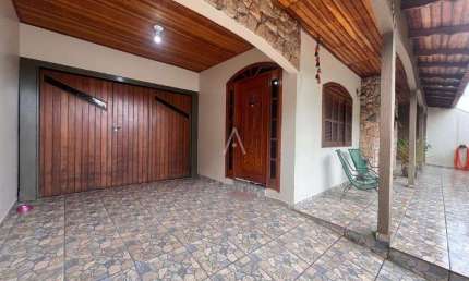 Casa à venda com 2 suítes e 3 quartos, localizada no Bairro Alto Alegre, em Cascavel - Pr., por R$ 990.000,00