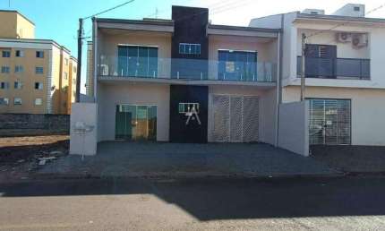 Sobrado com sala comercial à venda, Localizado no Bairro Angra dos Reis, em Cascavel - Pr., por R$ 900.000,00