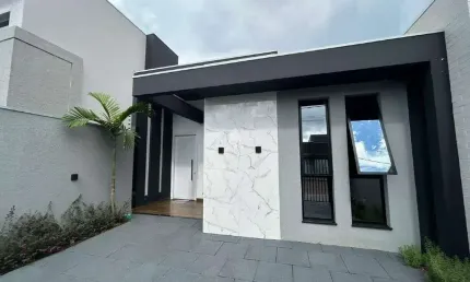 Casa mobiliada à venda com 1 suíte, 2 quartos e área Gourmet, localizada no Bairro Tropical III, em Cascavel - Pr., por 720.000,00