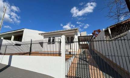 Casa com 3 quartos para alugar na Rua das Américas, Periolo, Cascavel