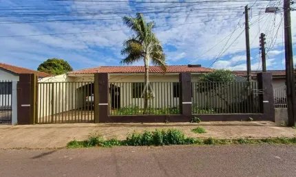 Casa com 3 quartos para alugar na Rua Ipê, Parque Verde, Cascavel