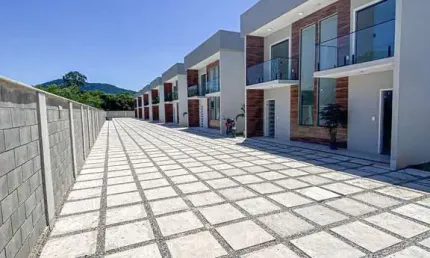 Duplex com 2 suítes, 85m² por R$ 320.000 - Chácaras De Inoã - Maricá/RJ