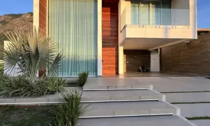 Casa de alto padrão com 4 dormitórios à venda, 360m² por R$2.150.000 - Cond. Ter