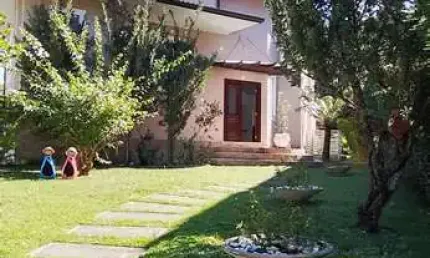 Casa alto padrão com 4 dormitórios à venda, 1049m² por R$1.300.000 - Cond. Pedra