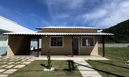 Linda casa com 3 dormitórios á venda, 366m² por R$ 480.000 - Cond. Vivere (São J