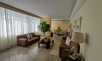 Amplo e Ensolarado Apartamento a 50 metros da Praia!