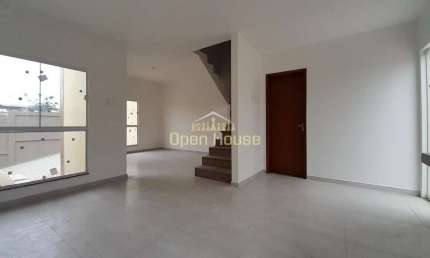 Linda Casa Duplex com Quintal, em condomínio fechado: Conforto e Natureza no Bairro Roma, Volta Red