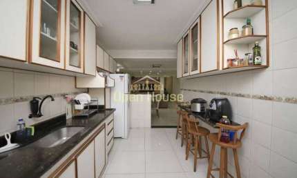 Viva o Luxo e o Conforto na Morada da Colina: Casa Duplex com 3 Quartos e Churrasqueira em Volta Re