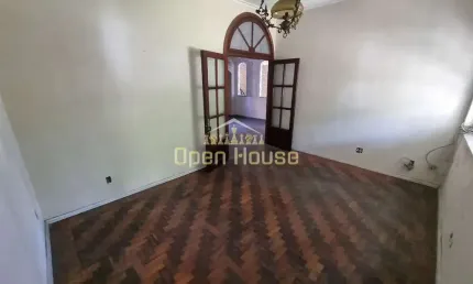 CASA EM EXCELENTE LOCALIZAÇÃO COMERCIAL E METRAGEM NA VILA SANTA CECÍLIA!! Casa à venda, Vila Santa