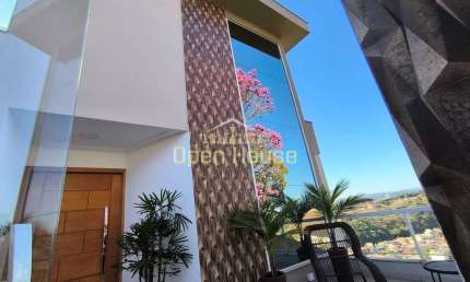 Encontre sua Casa dos Sonhos em Volta Redonda: Amplidão e Conforto na Morada da Colina - VR