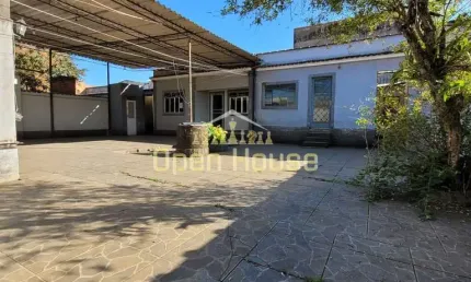 Linda casa com quintal amplo e suíte no bairro califórnia da barra (barra do pirai), divisa com vol