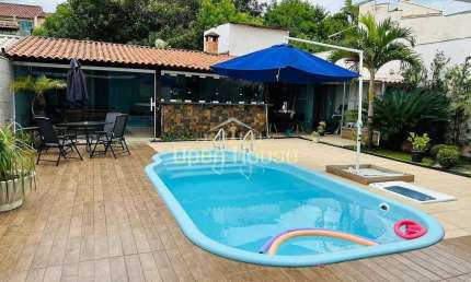 Casa no Ipê Amarelo - Belvedere | 3 Quartos, Suíte, Piscina e Área Gourmet em Rua Privilegiada
