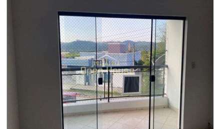 'Apartamento Aconchegante de 2 Quartos com Garagem e Cercado por Área Verde - A 5 Minutos do Centro