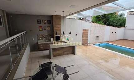 Excelente Casa à Venda no Jardim Amália - Jardim Normandia, Volta Redonda – 3 Quartos, Suíte com Ba
