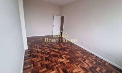 Venda ou Aluguel de Apartamento espaçoso com 3 Quartos e Suíte na Vila Santa Cecília! Localização,