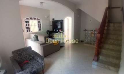 Vendo Casa Espaçosa  com 04 Quartos, 01 Suíte e Piscina no Jardim Vila Rica, Tiradentes, em Volta R