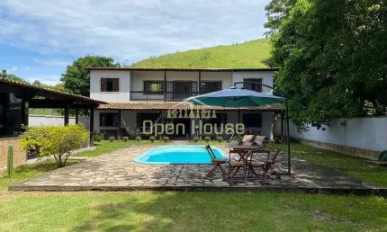 Chácara mobiliada com piscina, 04 suítes, área gourmet excepcional em um terreno de 1000 m² em pinh