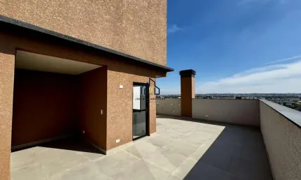 Cobertura com Terraço Privativo em Excelente Localização
