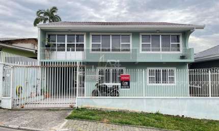 Sobrado à venda no bairro Jardim Amélia em Pinhais/PR