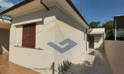 Casa p/ Venda c/ 98 m², 2 Dorms, Sala, Banheiro, Cozinha, Área de Serviço, Quintal Arborizado, 2 Vagas - Jd. Pacaembu / Colônia - Jundiaí/SP