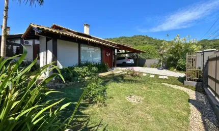 Casa com 3 quartos à venda na Rua São Carlos, 345, Saguaçu, Joinville por R$ 1.999.000