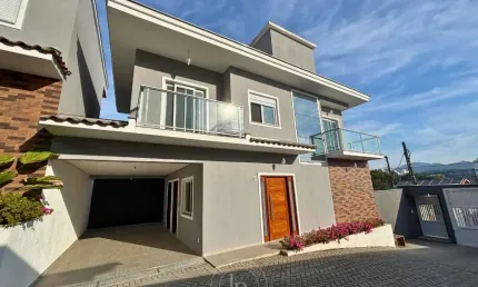 Casa em condomínio fechado com 3 quartos à venda na Rua Cristóvão Colombo, 135, Floresta, Joinville por R$ 790.000