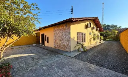 Casa com 3 quartos à venda na Rua Paulo Henk, 54, Glória, Joinville por R$ 850.000
