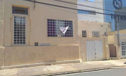 Comercial para Venda em Cuiabá, Centro-Sul, 4 dormitórios, 1 suíte, 2 banheiros, 2 vagas