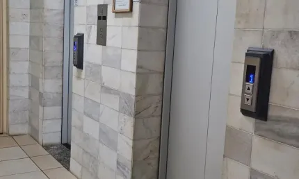 Sala comercial em atividade no segmento de escritório, em ótima localização.
