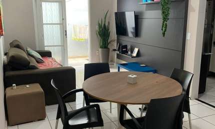 EXCELENTE APARTAMENTO DUPLEX, COM QUINTAL EM PRÉDIO BAIXO.