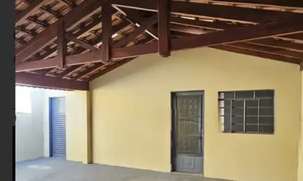 Localizada próximo a escola municipal, supermercado e área social municipal inclusiva.