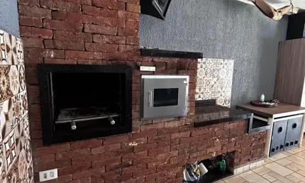 EXCELENTE CASA TÉRREA EM LOCALIZAÇÃO ESTRATÉGICA, PRÓXIMA DE  ESCOLAS, MERCADOS, COMÉRCIOS E AVENIDAS !