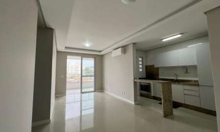 SEJA DONNO DESSE LINDO APARTAMENTO NA PRAIA COMPRIDA
