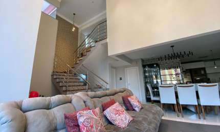 Casa Alto Padrao com 200m2,3 quartos sendo 1 suíte master com hidro e closet a venda no Nova Brasilia