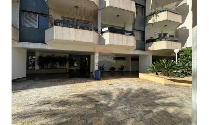 Apartamento no bairro Centro, área construída de 127 m2, 3 dormitórios sendo 1 suítes Portaria 24 horas