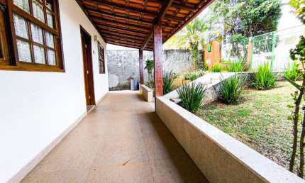 Linda Casa Linear em Excelente Condomínio - Oportunidade Imperdível! AR$ 900.000,00