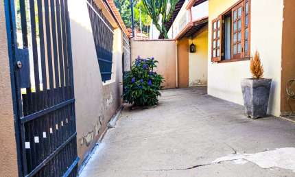 Uma casa admirável na melhor localização do Vale do Ipê. R$ 880.000,00