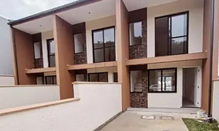 Casa com 2 quartos à venda na Rua Delgísia Maria de Souza, 89, Sertão do Maruim, São José por R$ 465.000