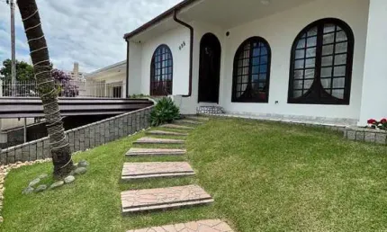 Casa com 3 quartos à venda na Rua Menino Deus, 12, Barreiros, São José por R$ 1.200.000