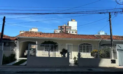 Casa com 3 quartos à venda na Rua Antenor Valentin da Silva, 34, Ipiranga, São José por R$ 750.000