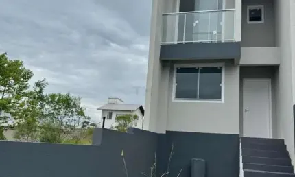 Casa com 2 quartos à venda na Rua Delgísia Maria de Souza, 3456, Sertão do Maruim, São José por R$ 440.000