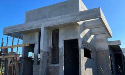 Casa com 2 quartos à venda na Irineu Kilpp, 6609, Forquilhas, São José por R$ 380.000