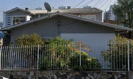 Casa com 5 quartos à venda na Rua Alessandro Alberto de Oliveira, 2345, Ipiranga, São José por R$ 1.370.000