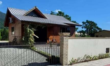 Casa com 2 quartos à venda na Manoel Paulo da Silveira, 98, Praia de Fora, Palhoça por R$ 650.000