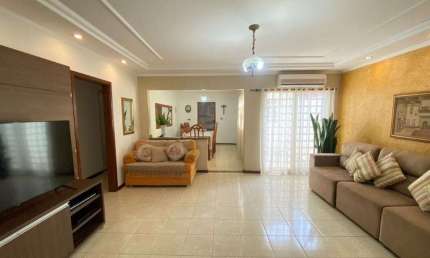 Casa para alugar com 4 dormitórios, 180 m² por R$ 6.900/mês - Ipanema - Londrina/PR