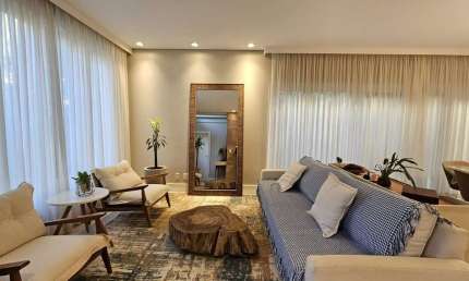 ROYAL FOREST - R$ 2.350.000 - Casa à venda, 3 suítes, 215m², Completa em armários, Analisa Permuta,