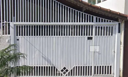 Seu novo lar te espera em praia grande/sp!
 casa espaçosa, bem localizada e com tudo que sua família merece!